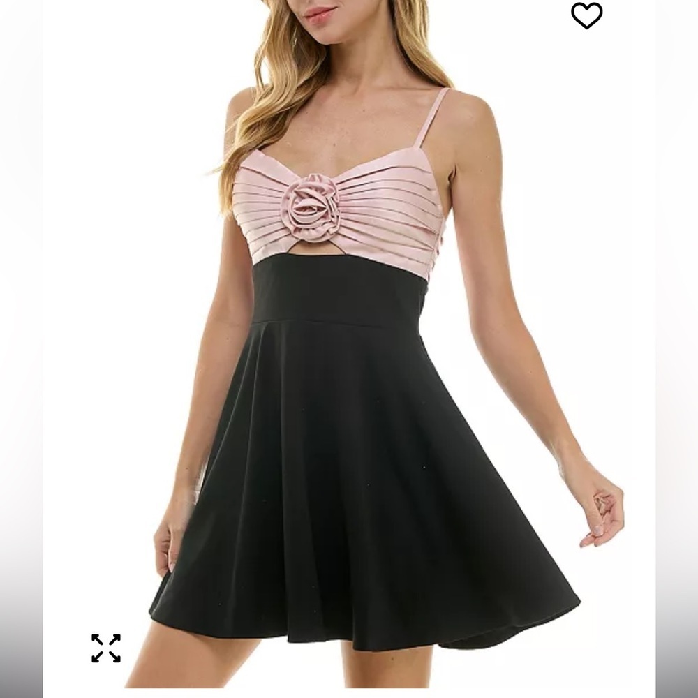 Rosette Ruched Bandeau Bodice Dress Coquette/ fit and flare/ Size 9/10 - Picture 2 of 7